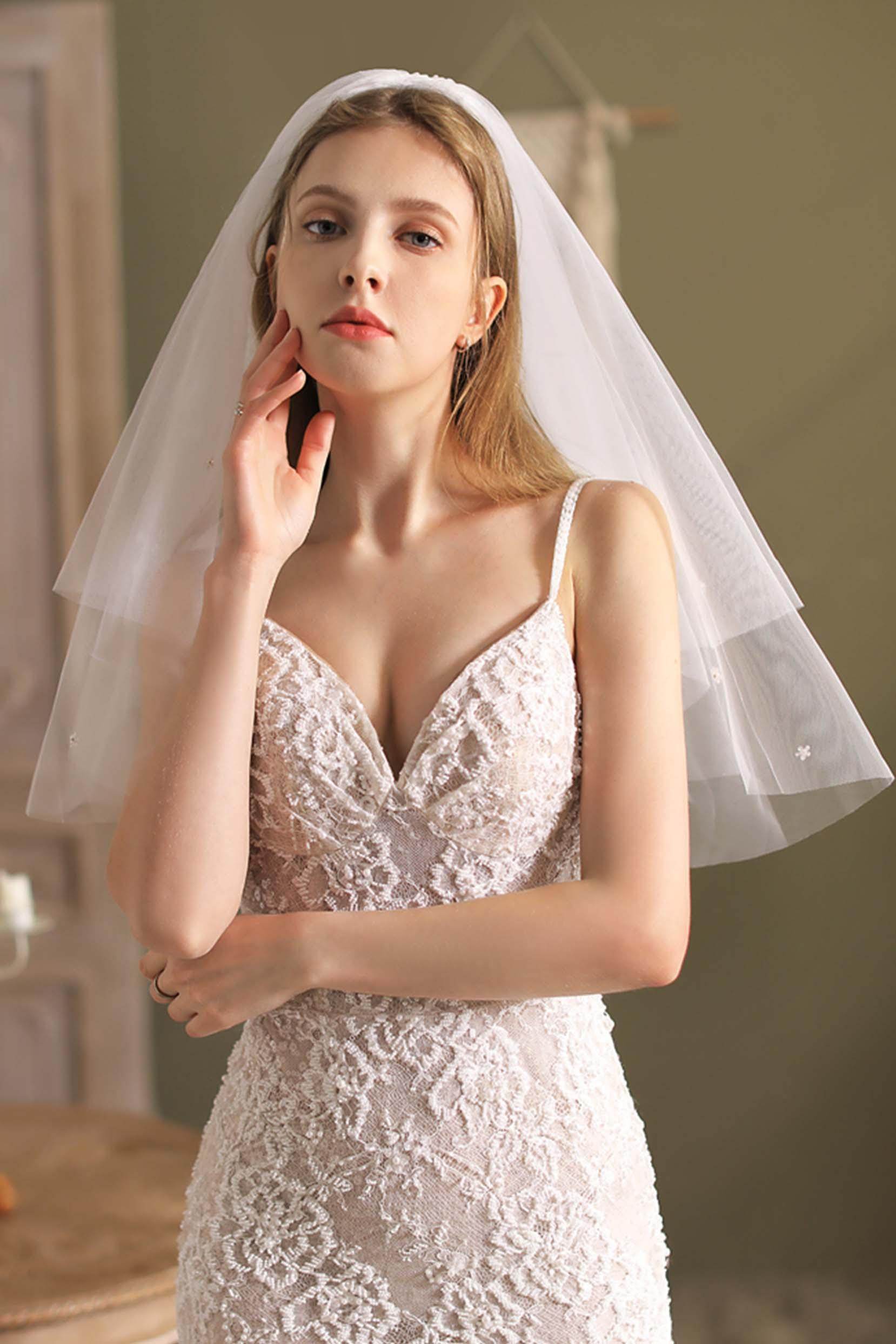 Two-tier Cut Edge Tulle Elbow Veils with Flower CV0292 - COCOMELODY